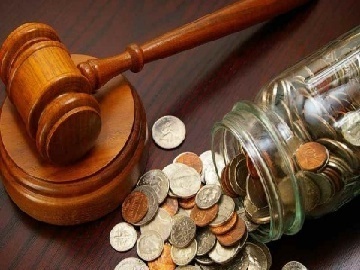 鹿山新材控股股东一致行动人减持1%股份，套现超3000万元，公司上半年净利近“腰斩”